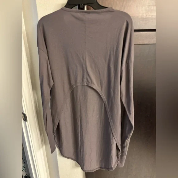 Long sleeved gray Gymshark workout top size M - Picture 2 of 4
